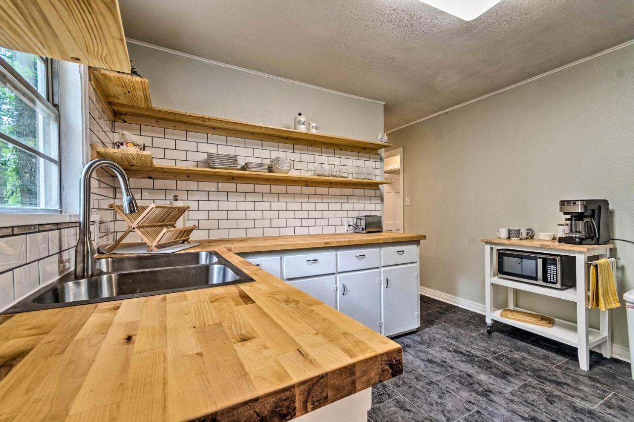 Centrally Located Hot Springs Home With Deck! 외부 사진